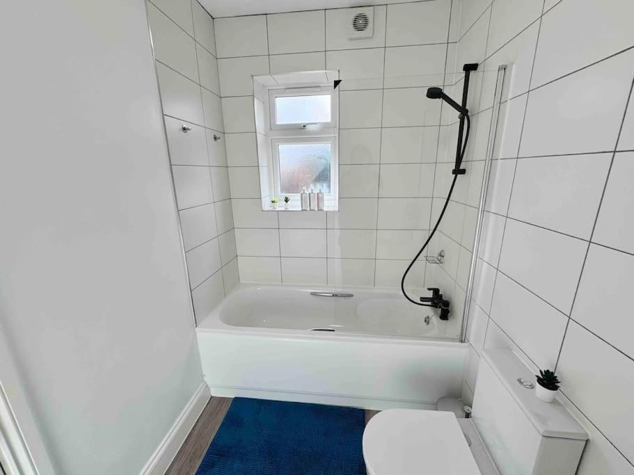 Cosy 1-Bed Flat 30Min To Central London & Parking Exterior foto