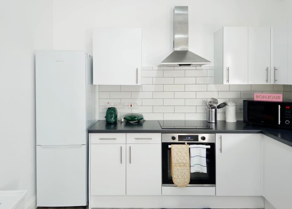 Cosy 1-Bed Flat 30Min To Central London & Parking Exterior foto
