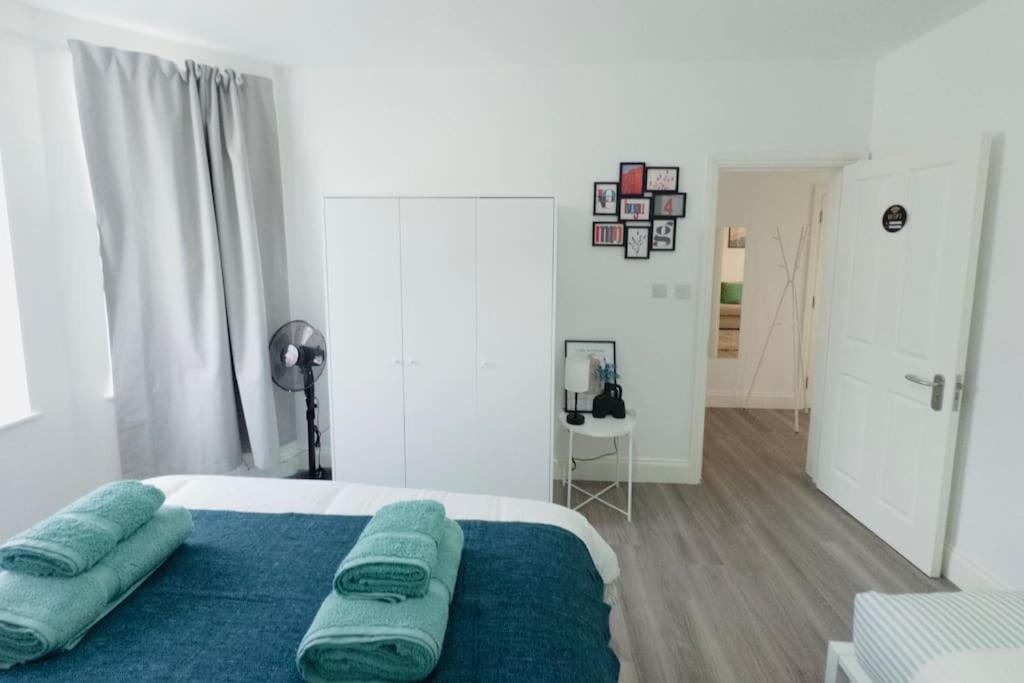 Cosy 1-Bed Flat 30Min To Central London & Parking Exterior foto